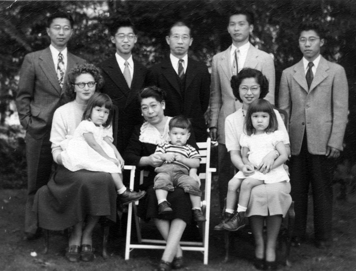 hirabayashi-family-1948-xmas
